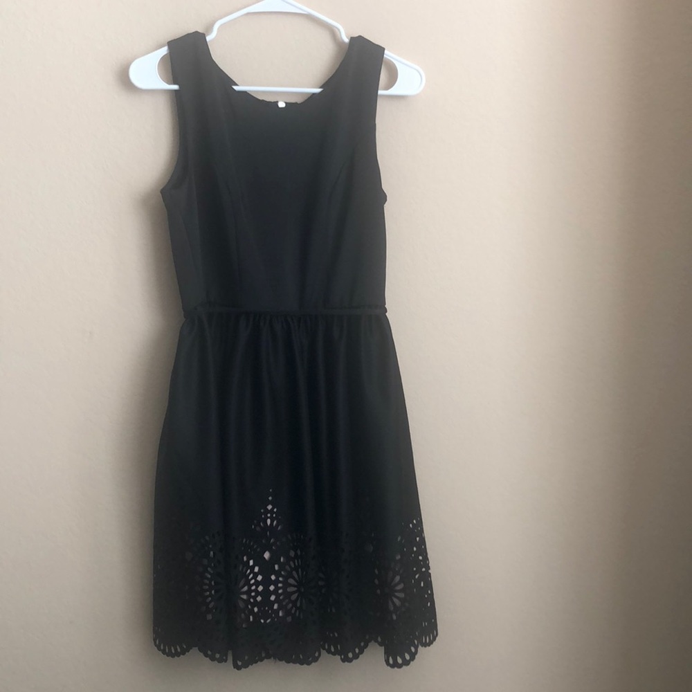 Sleeveless dress with cutout detail